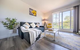 Ash View Place 4 -Heathrow - Thorpe Park - Free Parking
