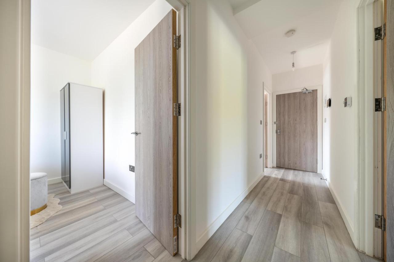 Ash View Place 4 -Heathrow - Thorpe Park - Free Parking Staines-upon-Thames Exterior photo